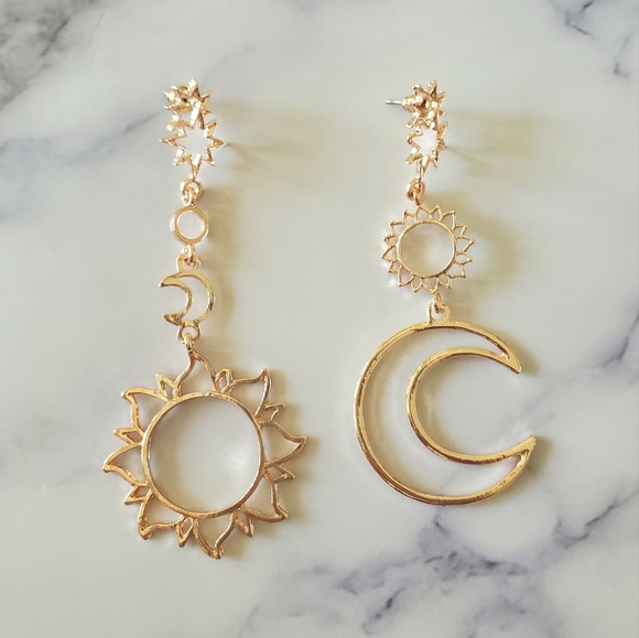 2/$20🌼Rose Gold 3" Sun Moon Star Dangle Earrings - Picture 3 of 4